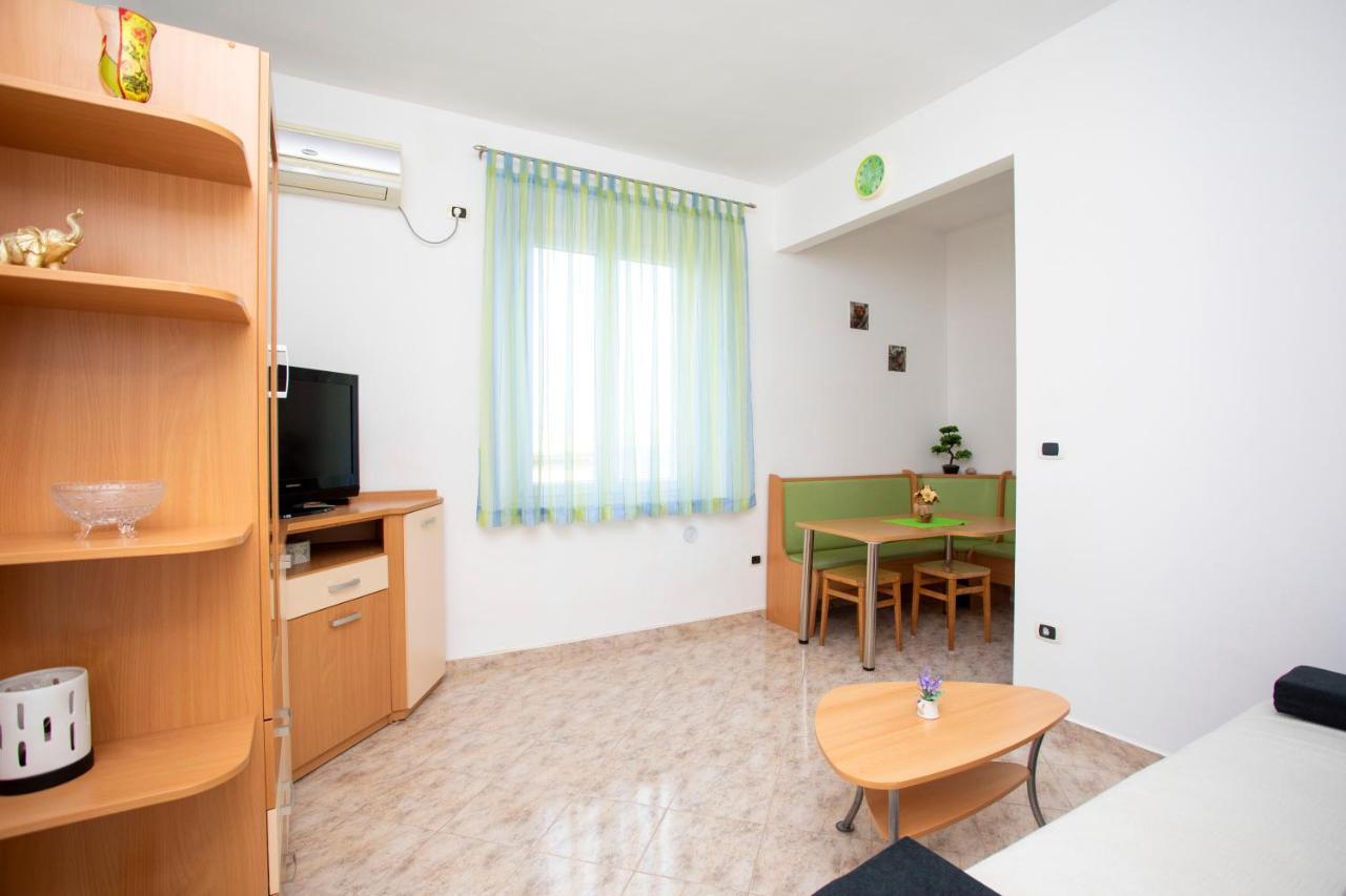 Apartman Lidija Koromačno Exterior foto
